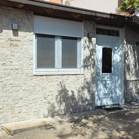 Apartament Collis *